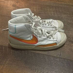 Nike Blazer Mid Infinite
White Kumquat
